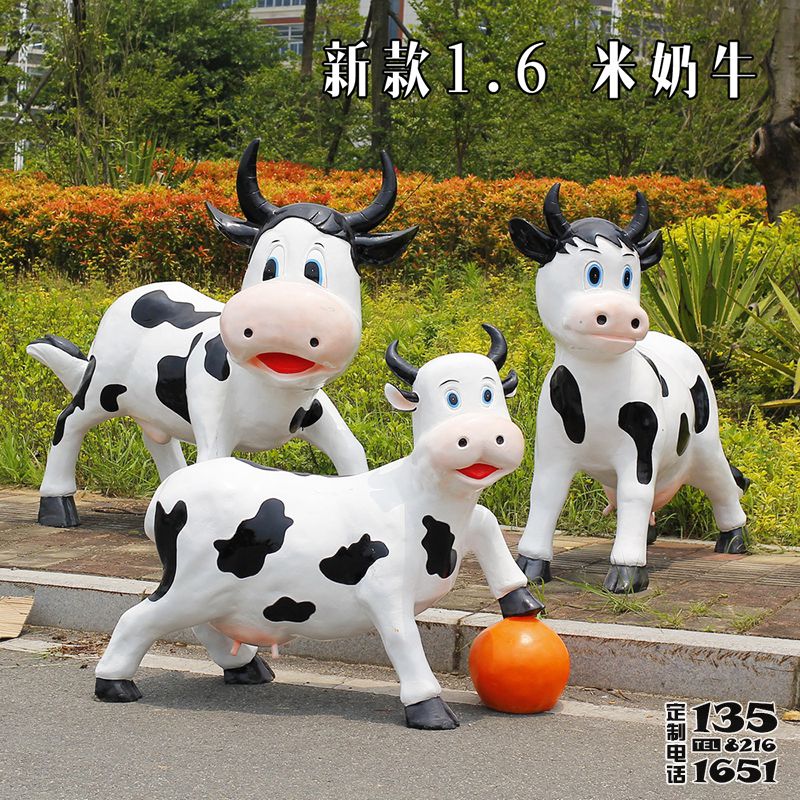 游樂場三只玩球的玻璃鋼仿真動(dòng)物奶牛雕塑 游樂場三只玩球的玻璃鋼仿真動(dòng)物奶牛雕塑