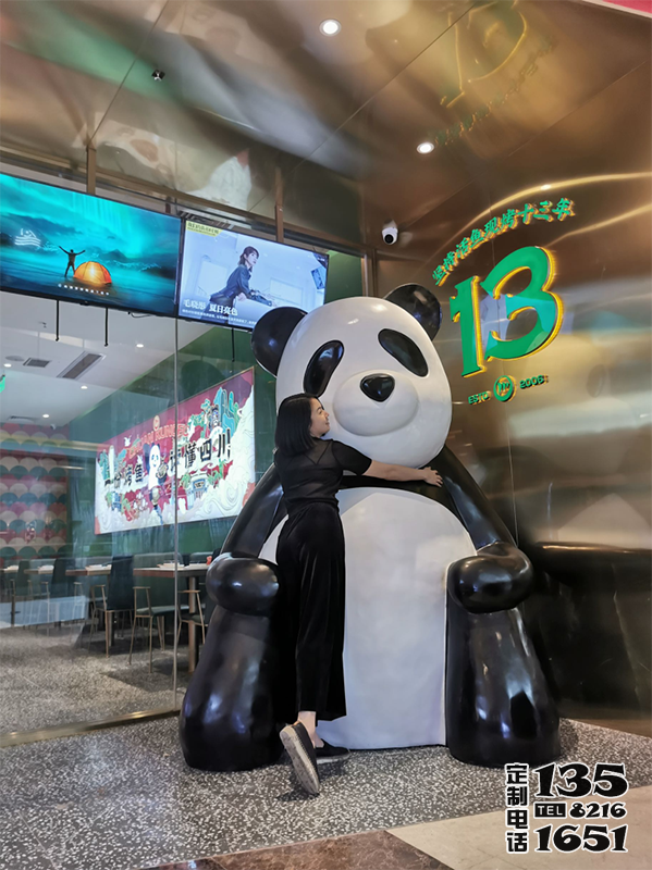 廣場中心擺放大型玻璃鋼仿真熊貓雕塑 廣場中心擺放大型玻璃鋼仿真熊貓雕塑