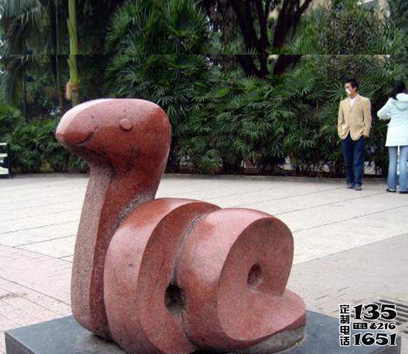 公園里擺放的玻璃鋼抽象蛇雕塑 公園里擺放的玻璃鋼抽象蛇雕塑