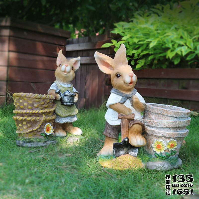 景區(qū)草坪拿著竹籃的玻璃鋼卡通兔子雕塑 景區(qū)草坪拿著竹籃的玻璃鋼卡通兔子雕塑