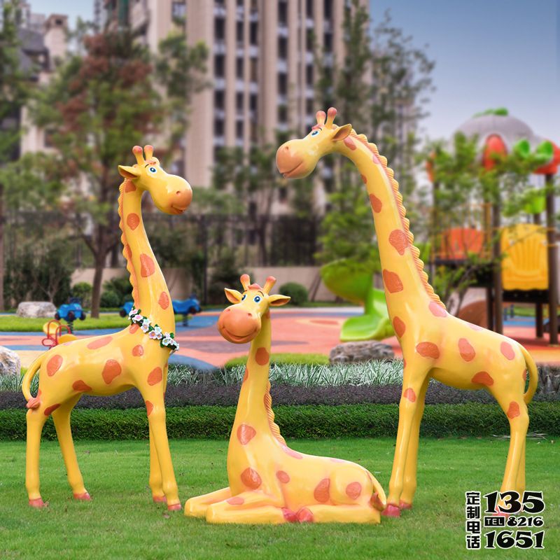 游樂場玻璃鋼三只卡通長頸鹿雕塑 游樂場玻璃鋼三只卡通長頸鹿雕塑