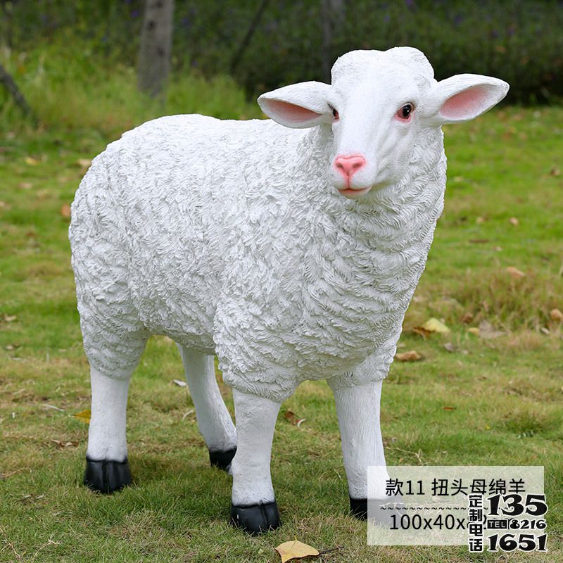 公園里草地上擺放玻璃鋼仿真綿羊雕塑 公園里草地上擺放玻璃鋼仿真綿羊雕塑