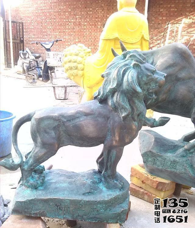 玻璃鋼仿銅別墅小區(qū)庭院鎮(zhèn)宅獅子雕塑 玻璃鋼仿銅別墅小區(qū)庭院鎮(zhèn)宅獅子雕塑