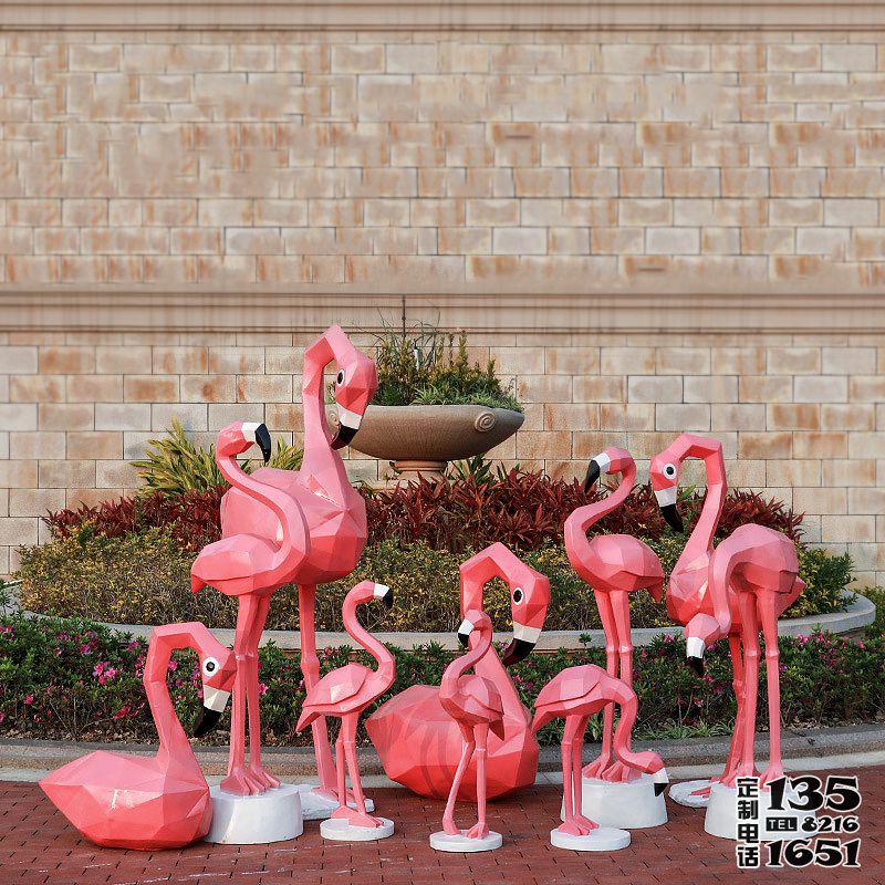 別墅幾何玻璃鋼彩繪火烈鳥雕塑 別墅幾何玻璃鋼彩繪火烈鳥雕塑