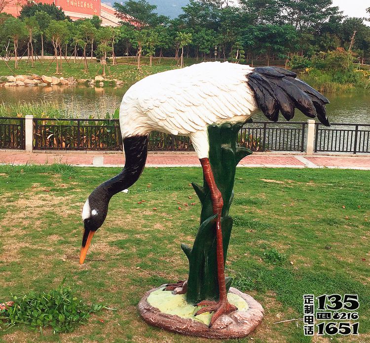 景區(qū)創(chuàng)意玻璃鋼仿真動物仙鶴雕塑 景區(qū)創(chuàng)意玻璃鋼仿真動物仙鶴雕塑