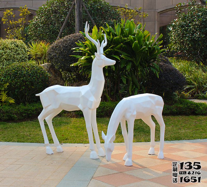 景區(qū)玻璃鋼幾何梅花鹿雕塑 景區(qū)玻璃鋼幾何梅花鹿雕塑
