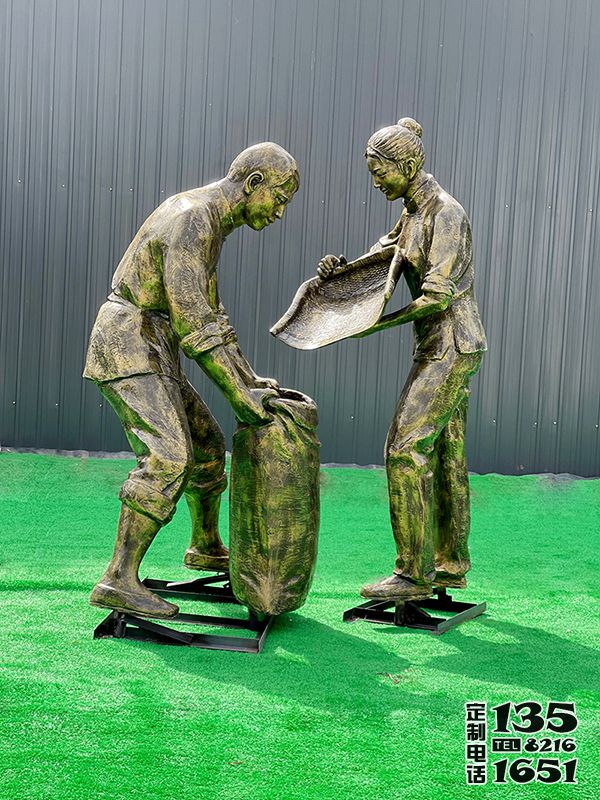 商場(chǎng)街邊玻璃鋼仿銅農(nóng)耕收糧食勞動(dòng)人物雕塑 商場(chǎng)街邊玻璃鋼仿銅農(nóng)耕收糧食勞動(dòng)人物雕塑