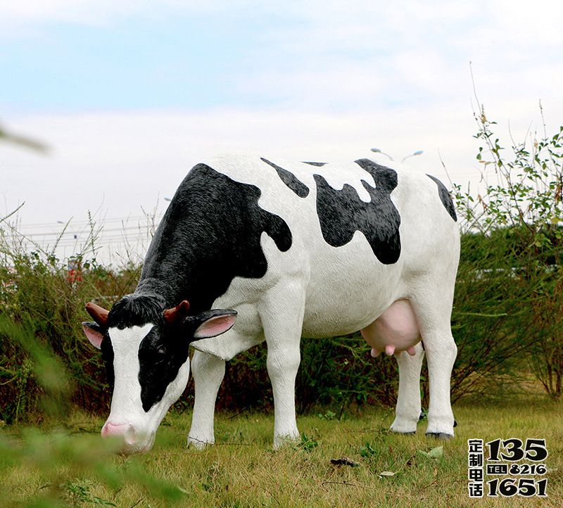 景區(qū)草坪玻璃鋼仿真奶牛雕塑 景區(qū)草坪玻璃鋼仿真奶牛雕塑