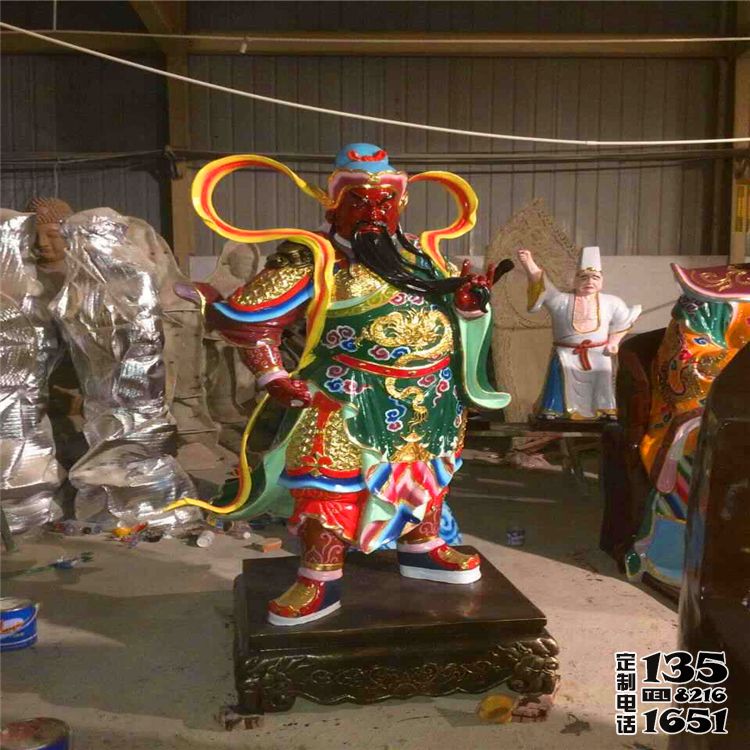 玻璃鋼彩繪景區(qū)大型站立式關公雕塑 玻璃鋼彩繪景區(qū)大型站立式關公雕塑