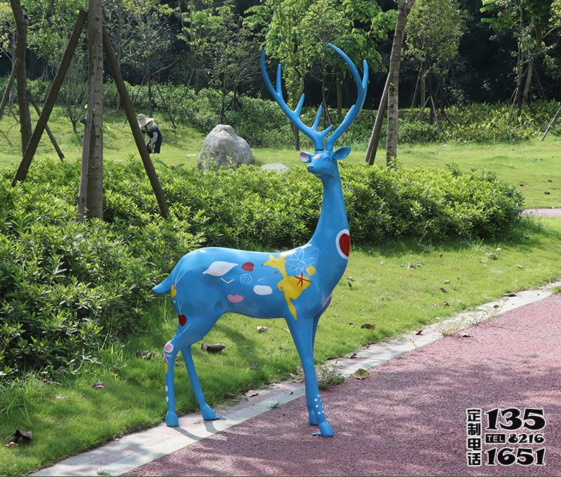 城市廣場創意玻璃鋼彩繪藍色梅花鹿雕塑 城市廣場創意玻璃鋼彩繪藍色梅花鹿雕塑