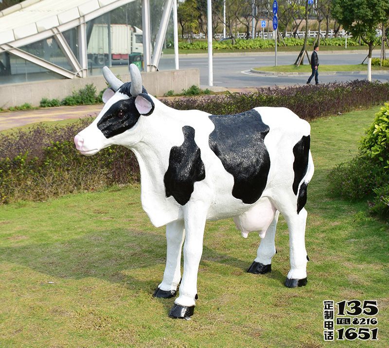 農(nóng)場(chǎng)玻璃鋼仿真卡通奶牛雕塑 農(nóng)場(chǎng)玻璃鋼仿真卡通奶牛雕塑