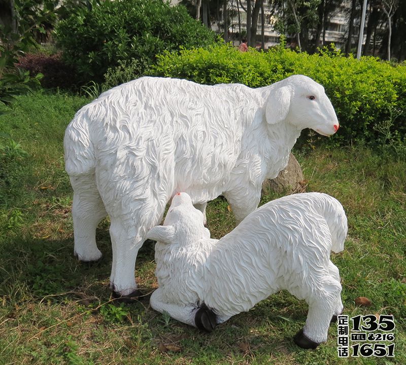 公園景區玻璃鋼仿真綿羊雕塑 公園景區玻璃鋼仿真綿羊雕塑