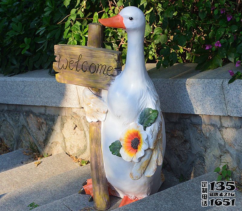 城市街道創意玻璃鋼仿真卡通鴨子雕塑 城市街道創意玻璃鋼仿真卡通鴨子雕塑