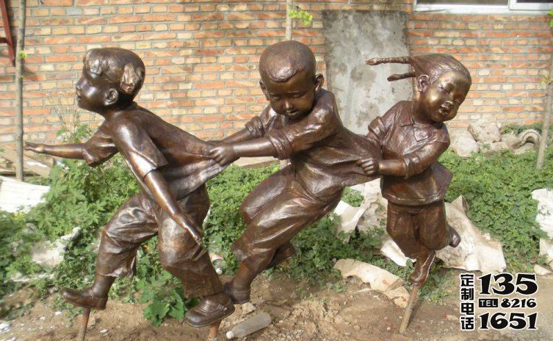 公園戶外玻璃鋼仿銅兒童老鷹抓小雞雕塑 公園戶外玻璃鋼仿銅兒童老鷹抓小雞雕塑