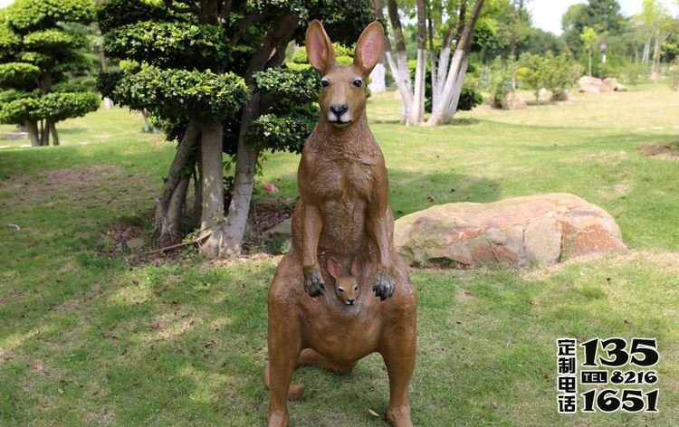 戶外園林玻璃鋼仿銅袋鼠雕塑 戶外園林玻璃鋼仿銅袋鼠雕塑