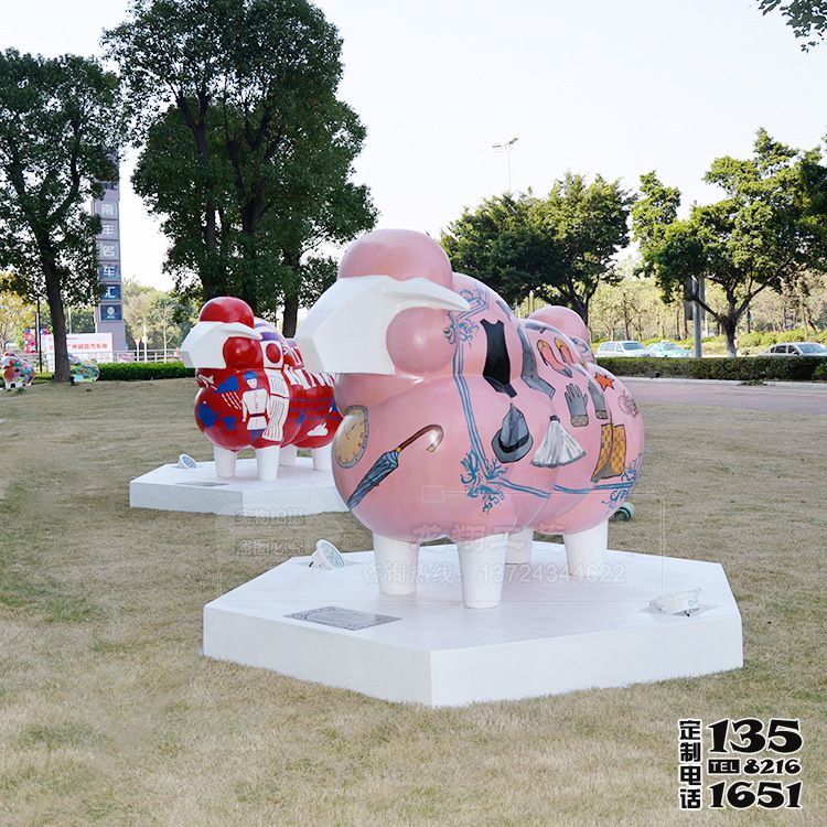 公園擺放的玻璃鋼彩繪創意綿羊雕塑 公園擺放的玻璃鋼彩繪創意綿羊雕塑