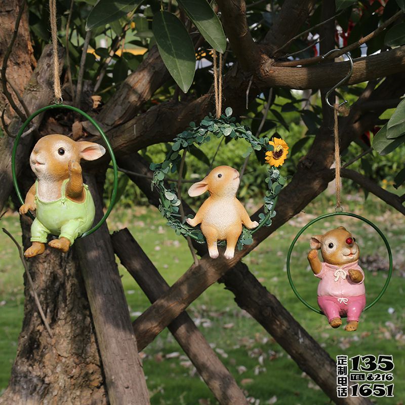 景區(qū)三只蕩秋千的玻璃鋼卡通兔子雕塑 景區(qū)三只蕩秋千的玻璃鋼卡通兔子雕塑