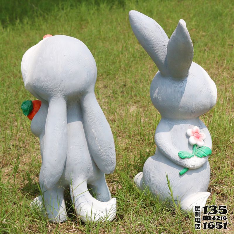 公園草坪玻璃鋼卡通兔子雕塑 公園草坪玻璃鋼卡通兔子雕塑