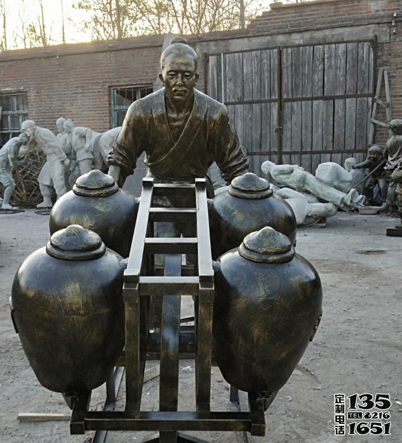 景區創意玻璃鋼仿銅民俗推車送酒的人物雕塑 景區創意玻璃鋼仿銅民俗推車送酒的人物雕塑