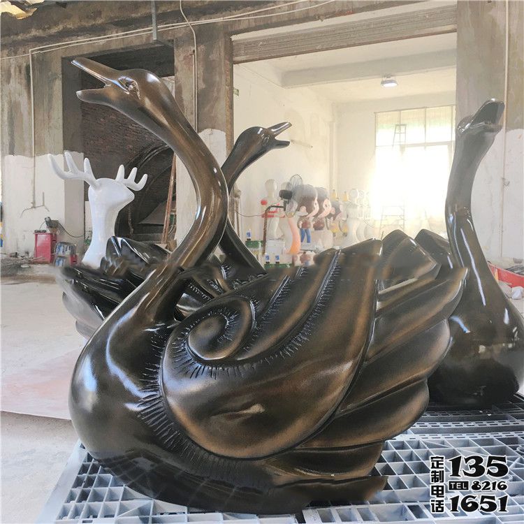 小區別墅玻璃鋼仿銅創意天鵝雕塑 小區別墅玻璃鋼仿銅創意天鵝雕塑