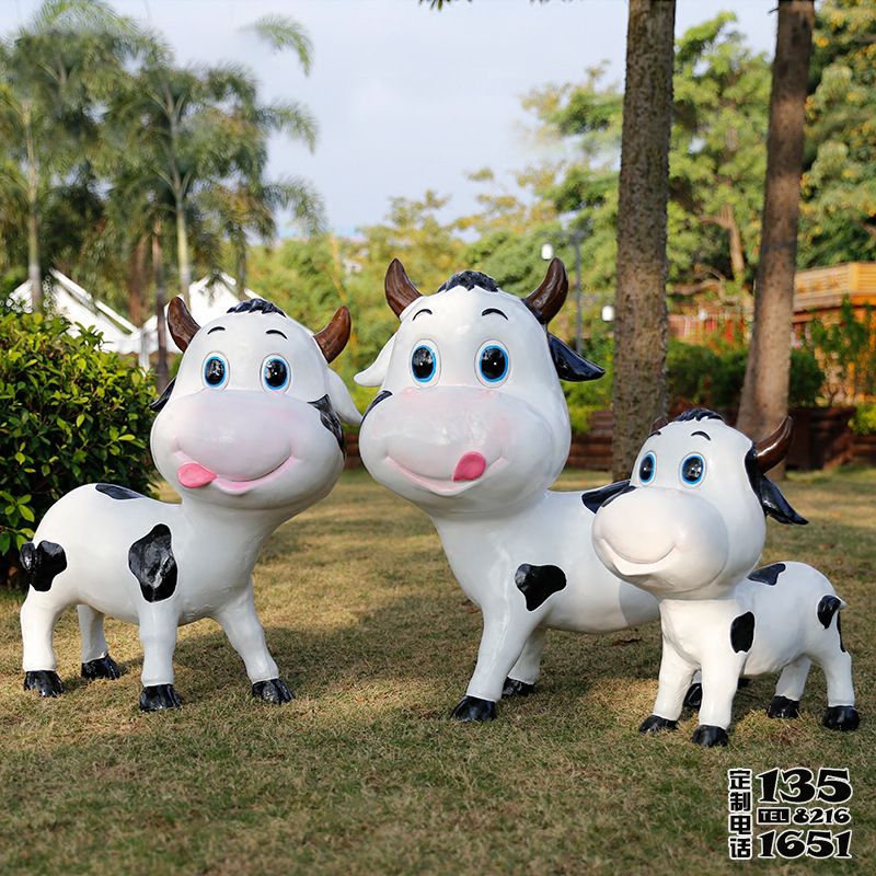 公園農場呆萌卡通玻璃鋼牛雕塑 公園農場呆萌卡通玻璃鋼牛雕塑