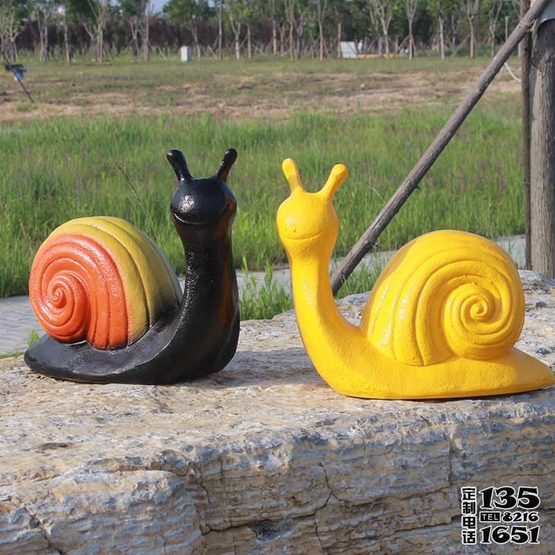 戶外游樂場擺放的玻璃鋼卡通蝸牛雕塑 戶外游樂場擺放的玻璃鋼卡通蝸牛雕塑