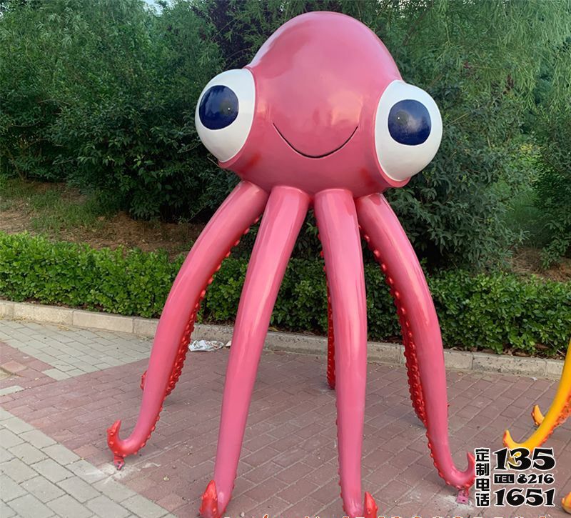 公園里擺放的玻璃鋼卡通創意章魚雕塑 公園里擺放的玻璃鋼卡通創意章魚雕塑