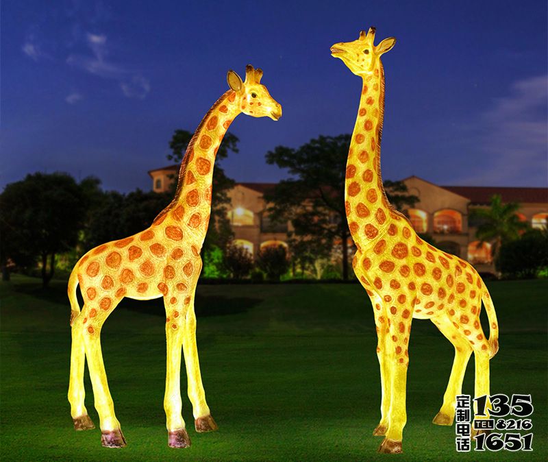 玻璃鋼彩繪戶外公園照明長頸鹿雕塑 玻璃鋼彩繪戶外公園照明長頸鹿雕塑