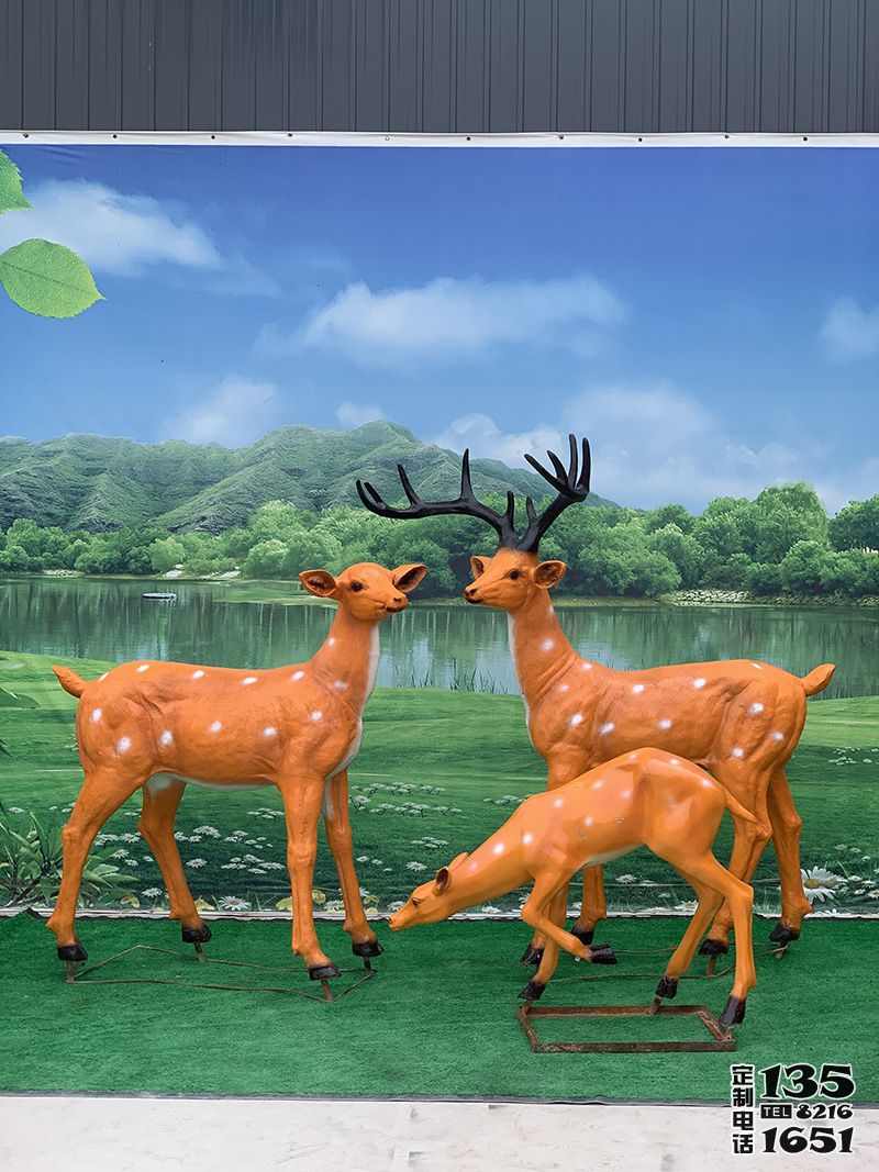 戶外景區玻璃鋼彩繪三只梅花鹿雕塑 戶外景區玻璃鋼彩繪三只梅花鹿雕塑