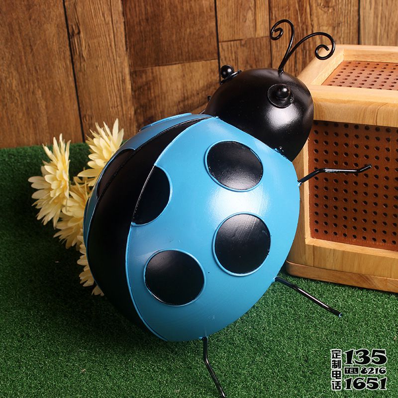 室內擺放的淺藍色的玻璃鋼仿真七星瓢蟲雕塑 室內擺放的淺藍色的玻璃鋼仿真七星瓢蟲雕塑