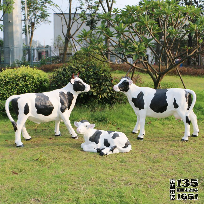 農(nóng)場玻璃鋼仿真動(dòng)物牛雕塑 農(nóng)場玻璃鋼仿真動(dòng)物牛雕塑