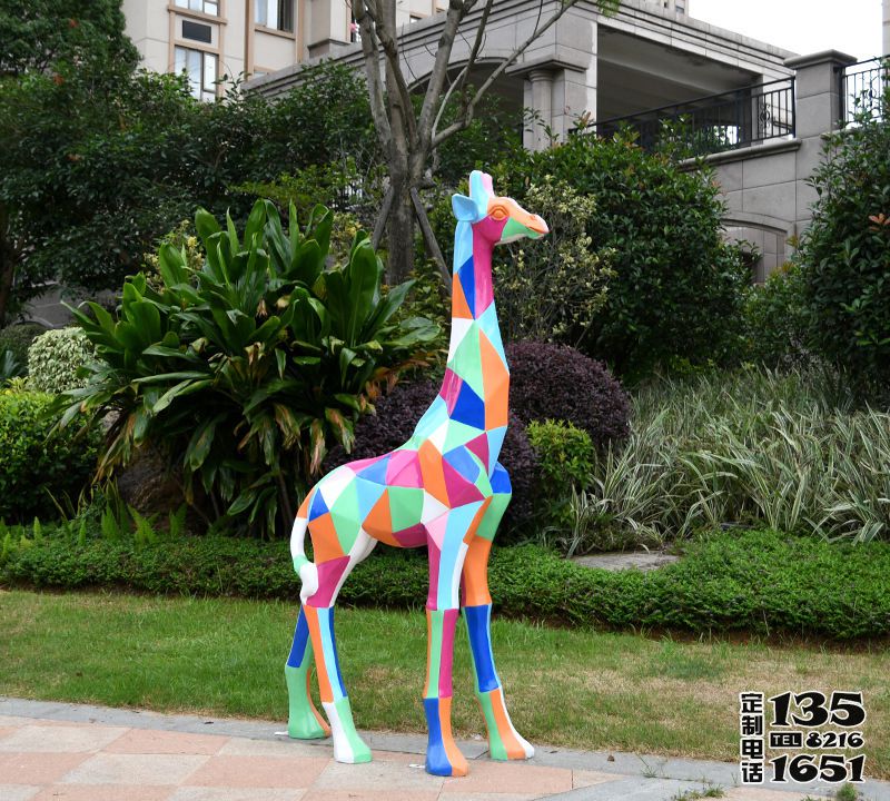 公園景區大型玻璃鋼幾何彩繪長頸鹿雕塑 公園景區大型玻璃鋼幾何彩繪長頸鹿雕塑