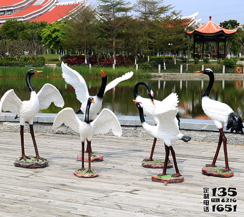 公園池塘玻璃鋼仿真丹頂鶴雕塑 公園池塘玻璃鋼仿真丹頂鶴雕塑
