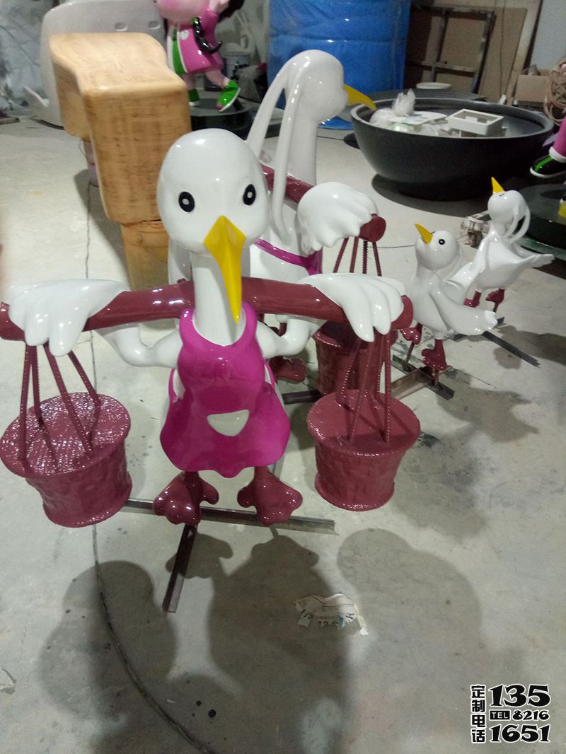 公園農(nóng)場玻璃鋼卡通鴨子雕塑 公園農(nóng)場玻璃鋼卡通鴨子雕塑