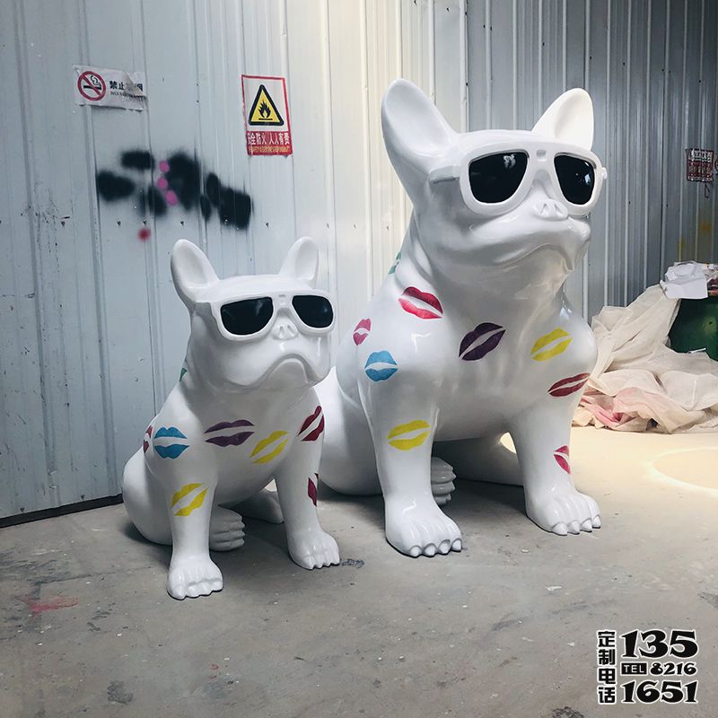 公園玻璃鋼卡通狗雕塑 公園玻璃鋼卡通狗雕塑