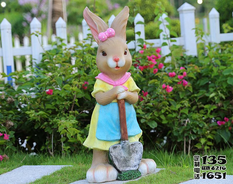 花園裝飾一只玻璃鋼彩繪兔子雕塑 花園裝飾一只玻璃鋼彩繪兔子雕塑