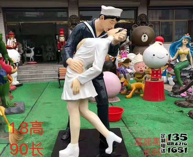 情侶主題  公園景區玻璃鋼卡通親吻人物雕塑 情侶主題  公園景區玻璃鋼卡通親吻人物雕塑