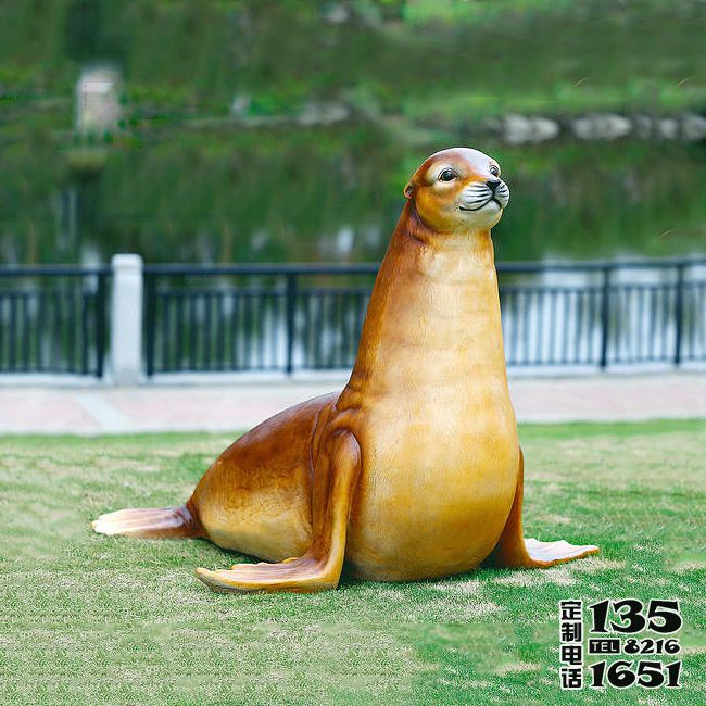 草坪上的玻璃鋼仿真海豹雕塑 草坪上的玻璃鋼仿真海豹雕塑