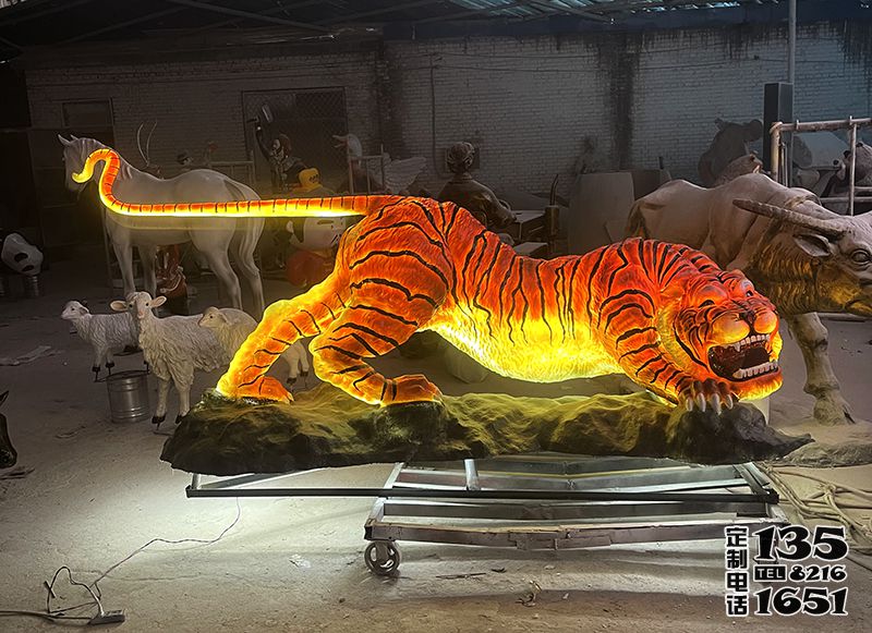 玻璃鋼發光老虎雕塑 玻璃鋼發光老虎雕塑