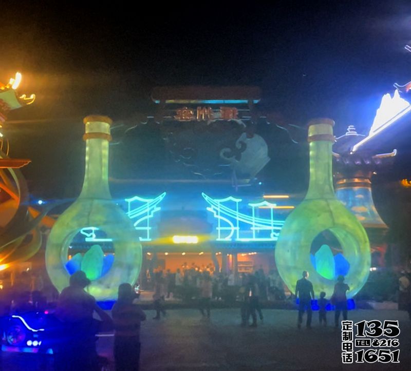 玻璃鋼夜晚發光酒瓶造型雕塑 玻璃鋼夜晚發光酒瓶造型雕塑