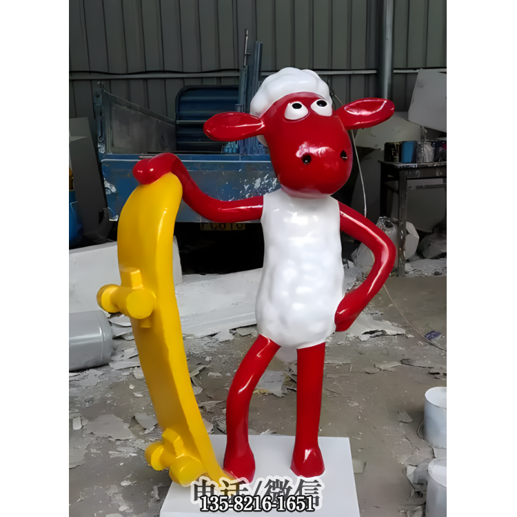 玩滑板的肖恩羊卡通公仔雕塑 玩滑板的肖恩羊卡通公仔雕塑