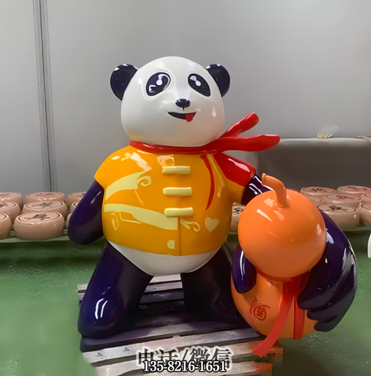 手持酒葫蘆的卡通熊貓公仔雕塑 手持酒葫蘆的卡通熊貓公仔雕塑
