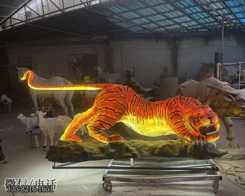 老虎玻璃鋼發(fā)光動物雕塑 老虎玻璃鋼發(fā)光動物雕塑