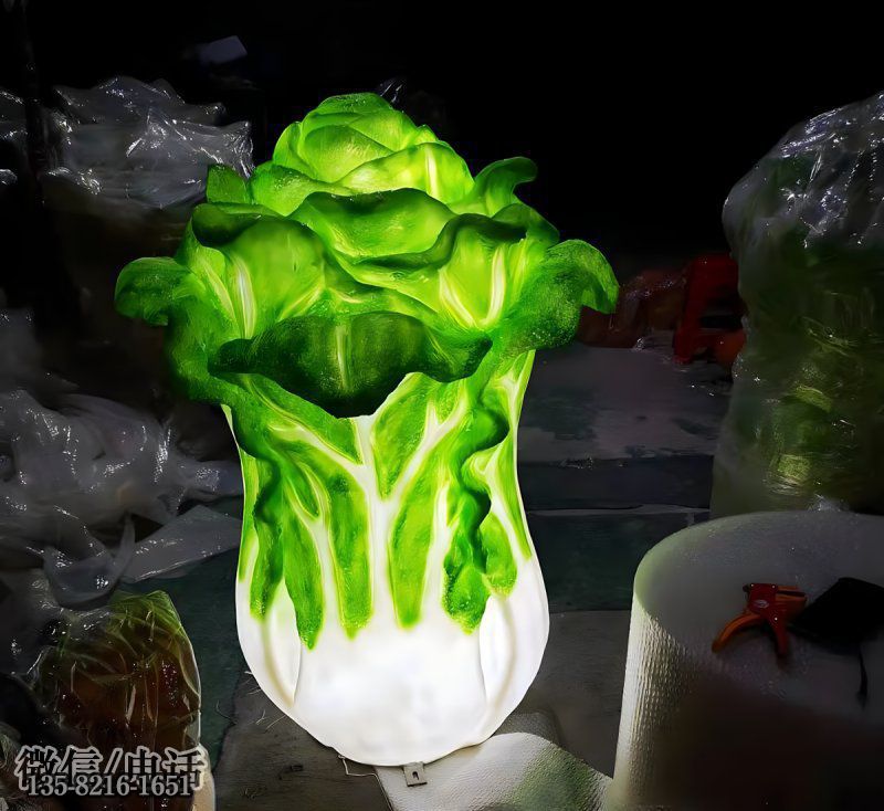 玻璃鋼發(fā)光白菜景觀雕塑 玻璃鋼發(fā)光白菜景觀雕塑